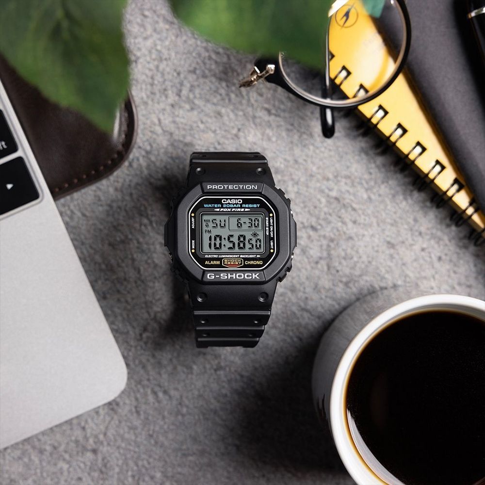 CASIO 卡西歐 G-SHOCK 絕對強悍霧黑經典方形計時錶/DW-5600UE-1