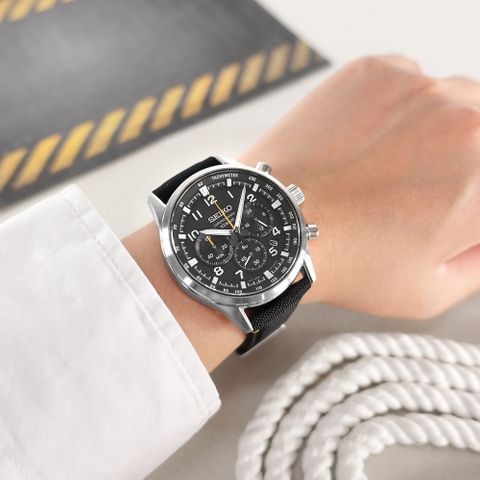 SEIKO 精工 / SSB449P1 / 三眼計時 日期 藍寶石水晶玻璃 防水100米 尼龍手錶 黑x銀框 43mm