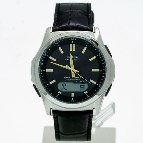 【CASIO 卡西歐】日本限定 紳士風度太陽能雙顯電波鱷魚紋皮革腕錶/黑x銀框(WVA-M630L-1A2)