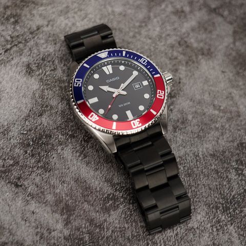 熱銷品牌▼日系手錶CASIO 新槍魚 MDV-107-1A3 潛水錶-紅藍槍魚+IP黑鋼帶