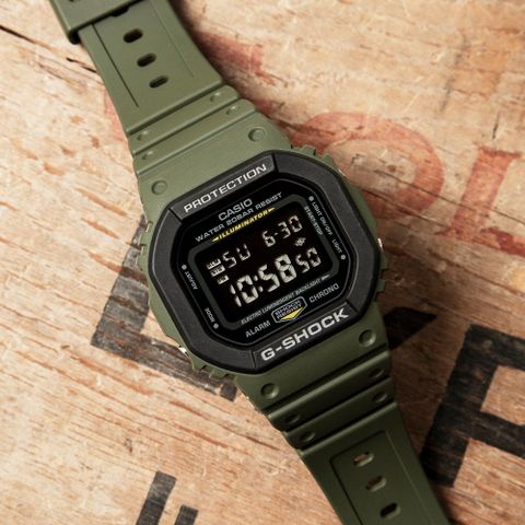 送降溫冰涼貼，送完為止CASIO G-SHOCK 街頭軍事200米計時錶/綠/DW-5610SU-3