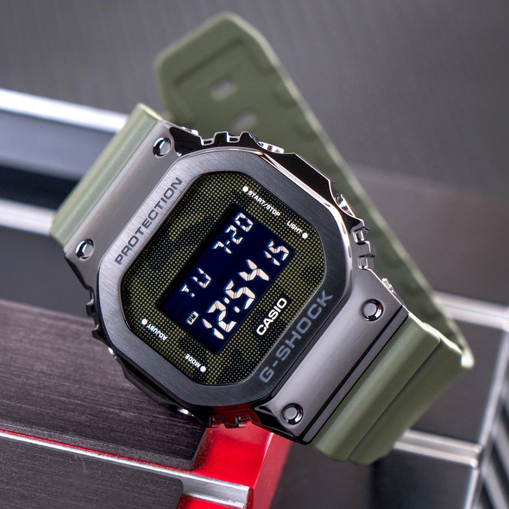 【CASIO】G-SHOCK G-SHOCK 金屬強悍耐衝擊數位橡膠腕錶/墨綠 (GM-5600B-3DR)