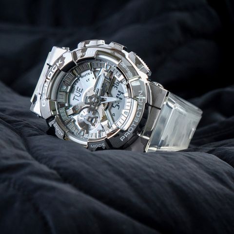 CASIO 卡西歐 G-SHOCK 銀白工業風耐衝擊雙顯腕錶/白x銀框(GM-110SCM-1ADR)