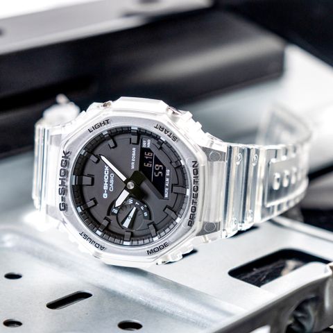 【CASIO】G-SHOCK 八角錶殼耐衝擊運動雙顯腕錶/透明白x黑面(GA-2100SKE-7ADR)