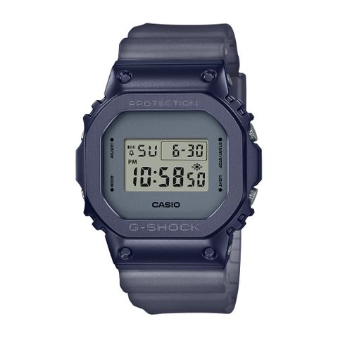 【CASIO】卡西歐 G-SHOCK系列 經典方型金屬錶殼 半透明錶帶 電子錶 (霧灰藍 GM-5600MF-2)