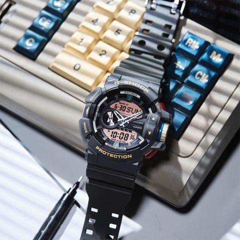 CASIO 卡西歐 G-SHOCK 復古色彩雙顯手錶 GA-400PC-8A