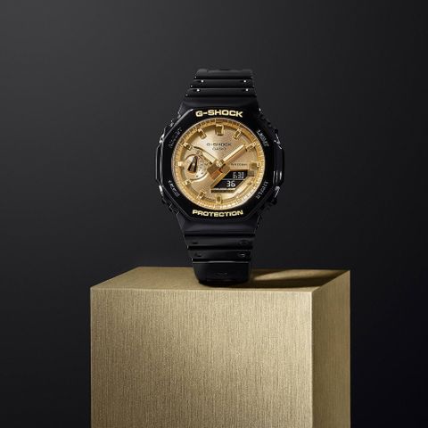 【CASIO 卡西歐】G-SHOCK 黑金八角錶殼耐衝擊運動雙顯腕錶/黑x金面(GA-2100GB-1A)
