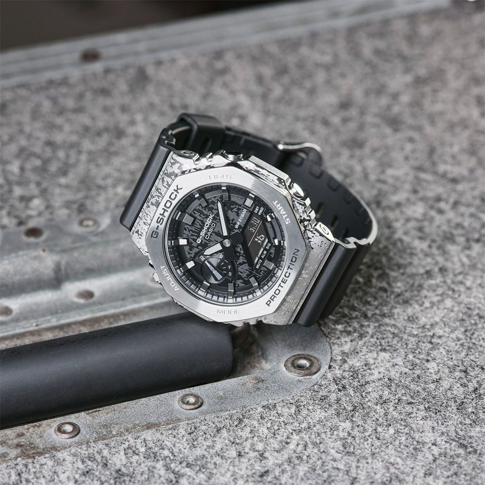 CASIO 卡西歐  G-SHOCK 斑駁金屬八角造型計時錶/銀/GM-2100GC-1A