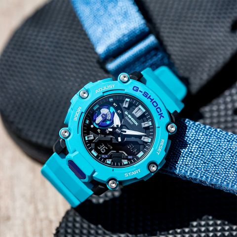 CASIO 卡西歐 G-SHOCK 碳核心防震200米計時錶/藍/GA-2200-2A