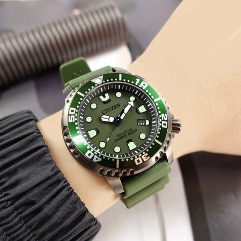 CITIZEN / BN0157-11X / PROMASTER 光動能 綠水鬼 潛水錶 防水200米 日期 橡膠手錶 橄欖綠x鈦色 44mm