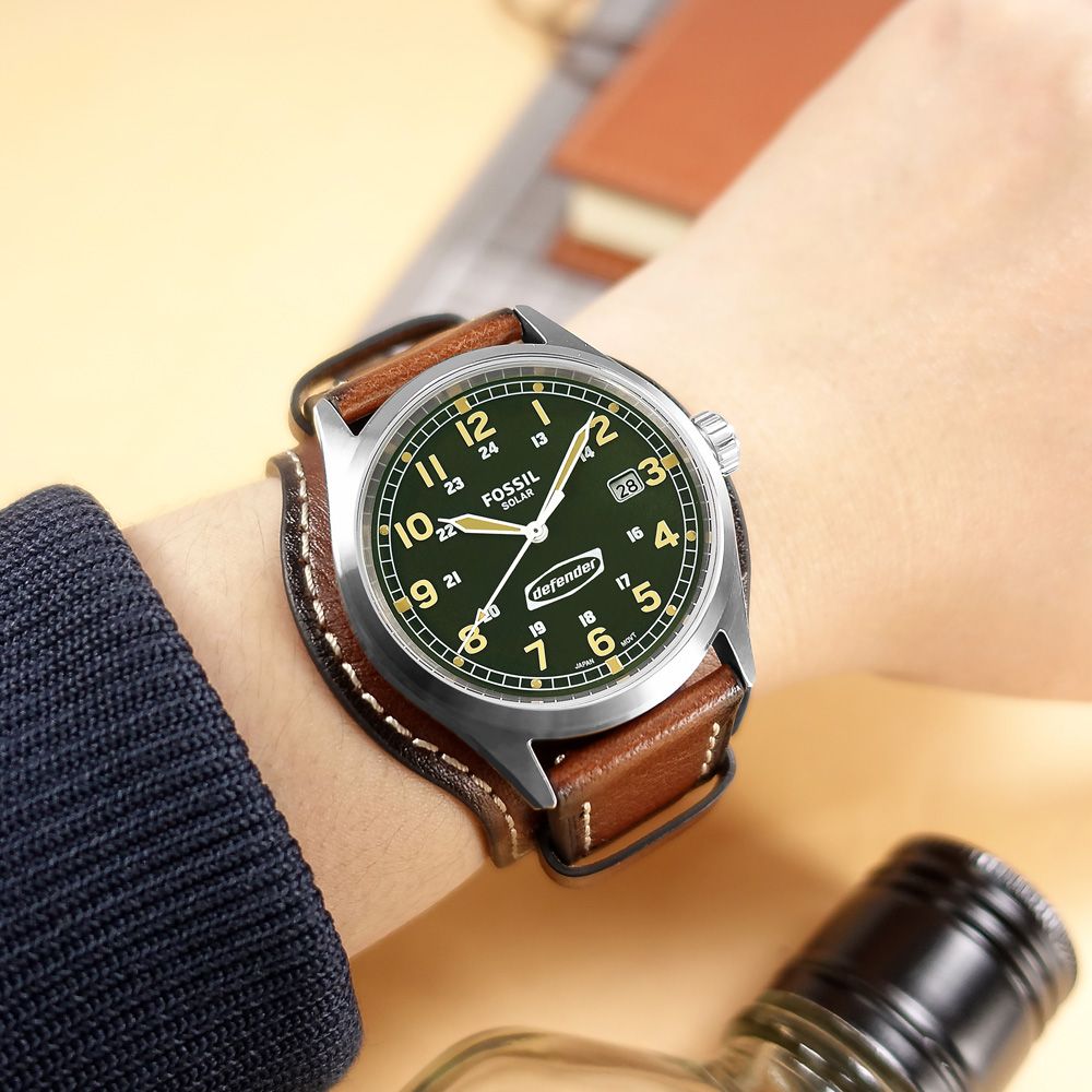 FOSSIL / FS5974 / Defender 太陽能復古風格日期防水真皮手錶墨綠x銀框