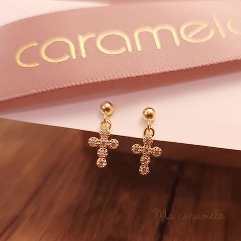 【焦糖小姐 Ms caramelo】925純銀鍍K黃 十字架鋯石耳環