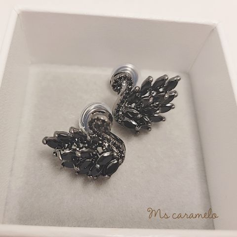 【焦糖小姐 Ms caramelo】夾式 鋯石耳環