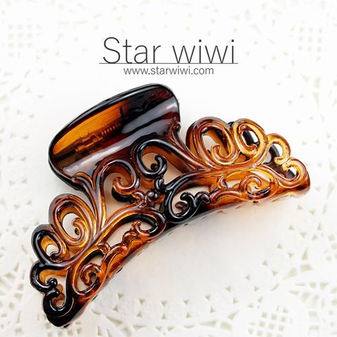 Star wiwi 浪漫鏤空大鯊魚夾《髮飾  髮夾 抓夾》《2入組》《咖啡色款》