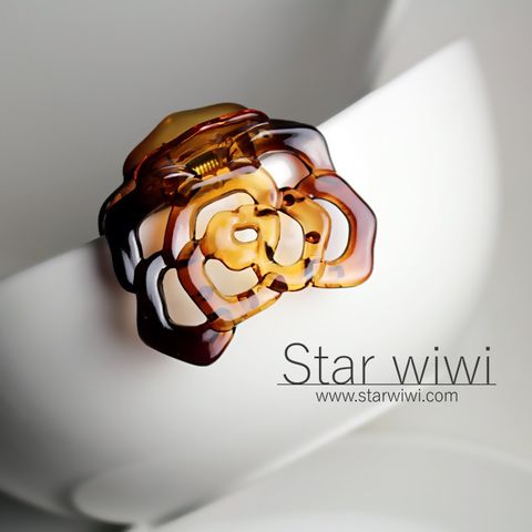 Star wiwi 浪漫花朵造型抓夾《2入組》《琥珀棕色》 ( 髮飾 髮夾 鯊魚夾 )