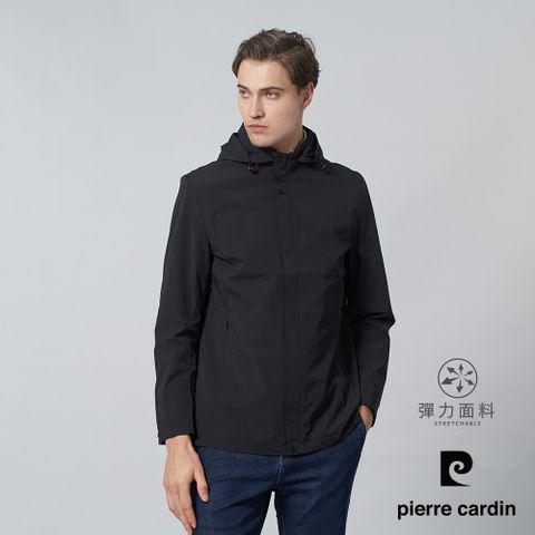 Pierre Cardin 皮爾卡登 男裝 都會休閒彈性可拆式帽子薄夾克外套-黑色 (5245601-99)