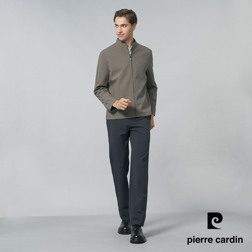 Pierre Cardin 皮爾卡登 男裝 都會休閒立領薄夾克外套-橄欖綠 (5245602-47)