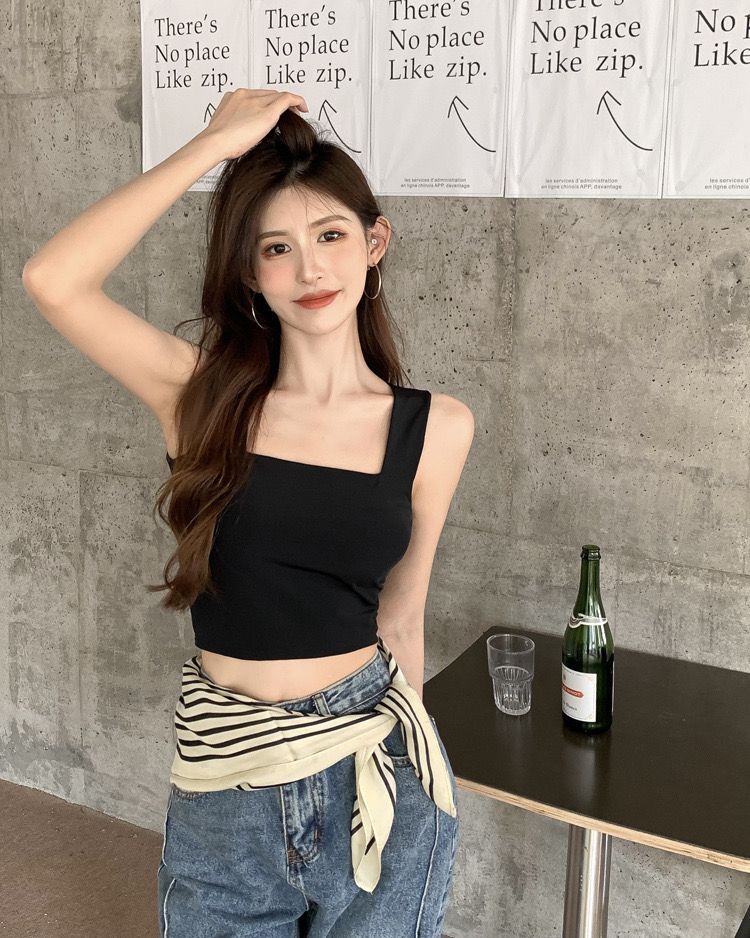  韓系冰絲涼感方領寬肩帶小背心 內搭/外穿/顯瘦/遮副乳【固定式 罩杯不跑杯】經典黑