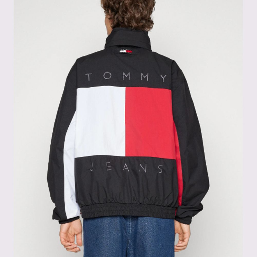 Tommy Hilfiger 熱銷刺繡大Logo文字連帽防風防潑水風衣外套-黑併紅白色