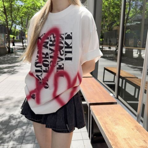 【AMERO】男裝 女裝 短袖圓領Ｔ恤 噴墨英文愛心印花 落肩 情侶裝