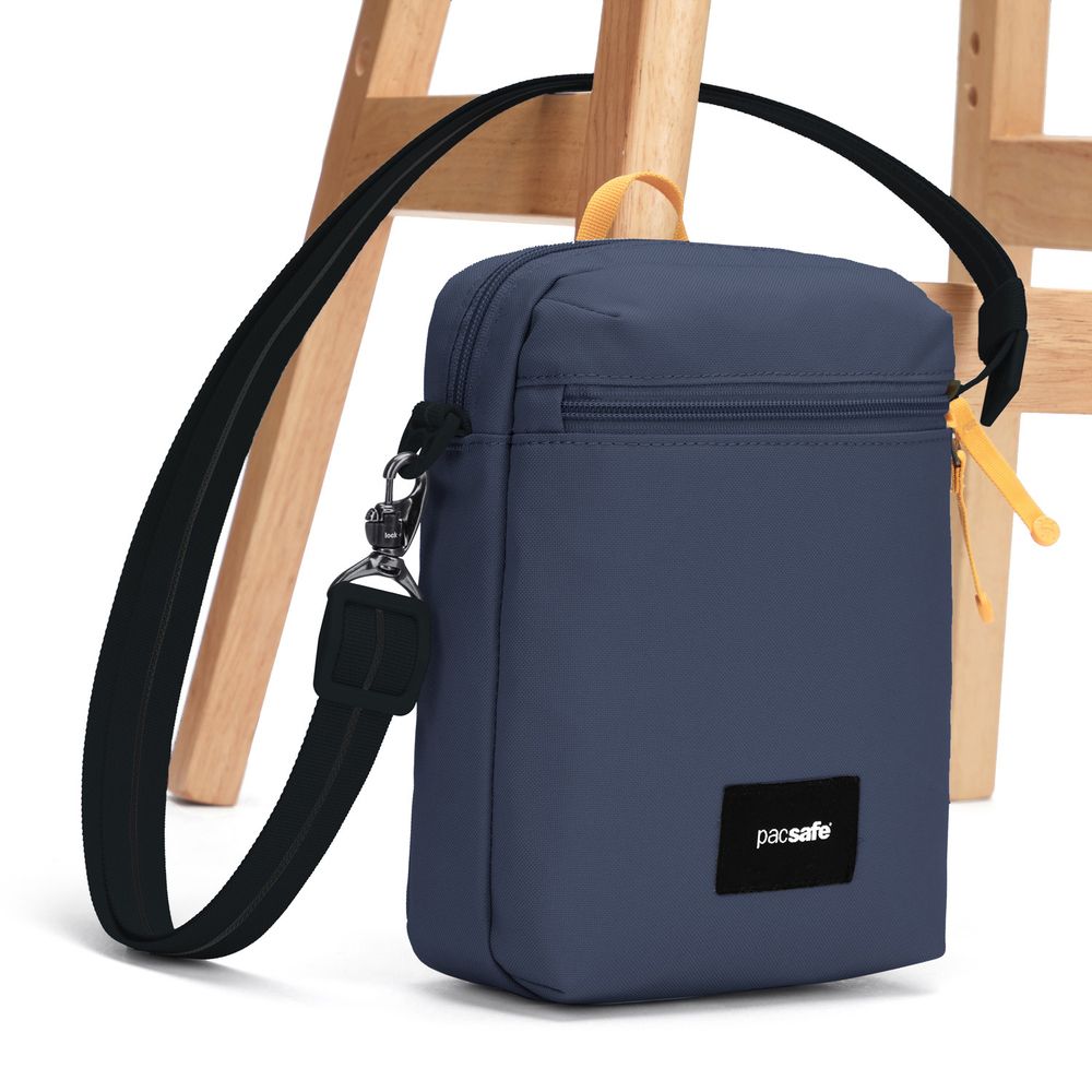 Pacsafe  Go Crossbody 隨行防盜斜背小方包 4.5L PF35170