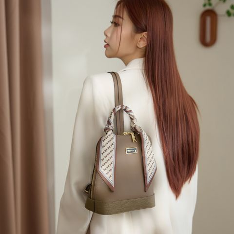 【金安德森】Darlene 造型絲巾牛皮後背包-摩卡