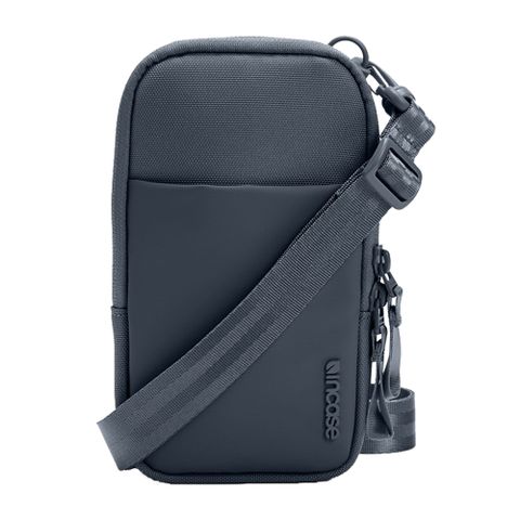 【Incase】A.R.C. Small Crossbody Bag PU防水塗層 斜背 / 肩背小包 (海軍藍)