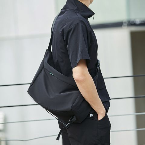 NEW MAN 潮流男學生大容量斜背包男包郵差包