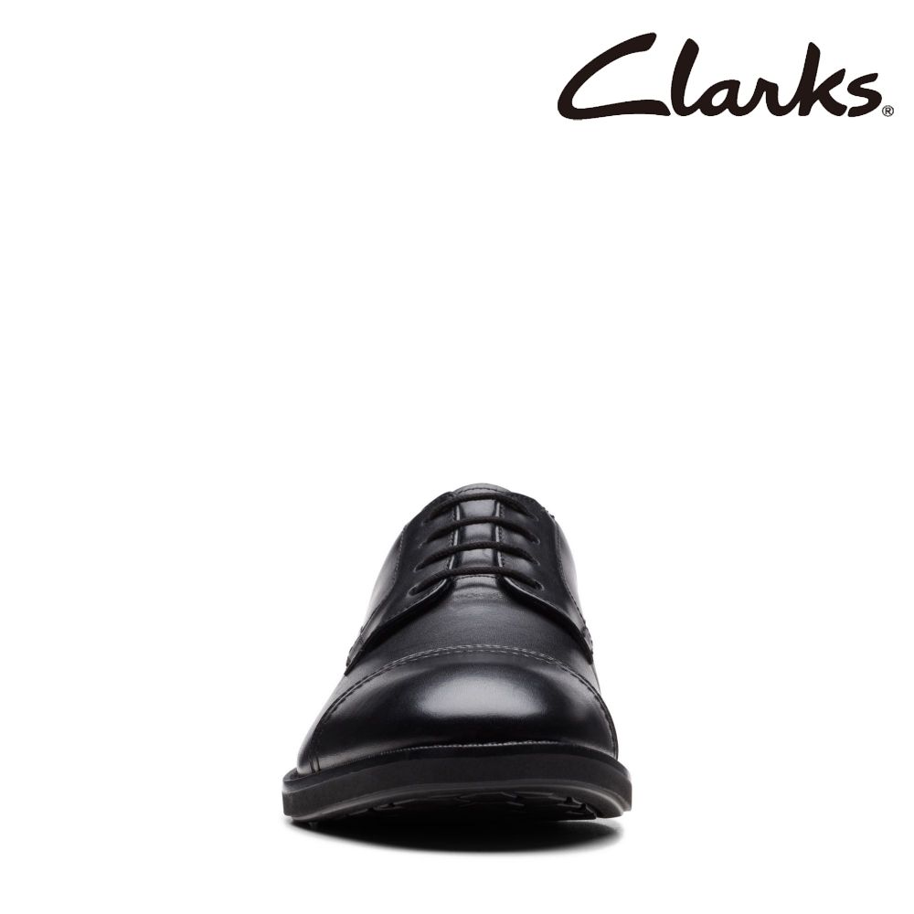 Clarks 男款Un Hugh Cap橫飾寬楦輕量正裝鞋 CLM72836D