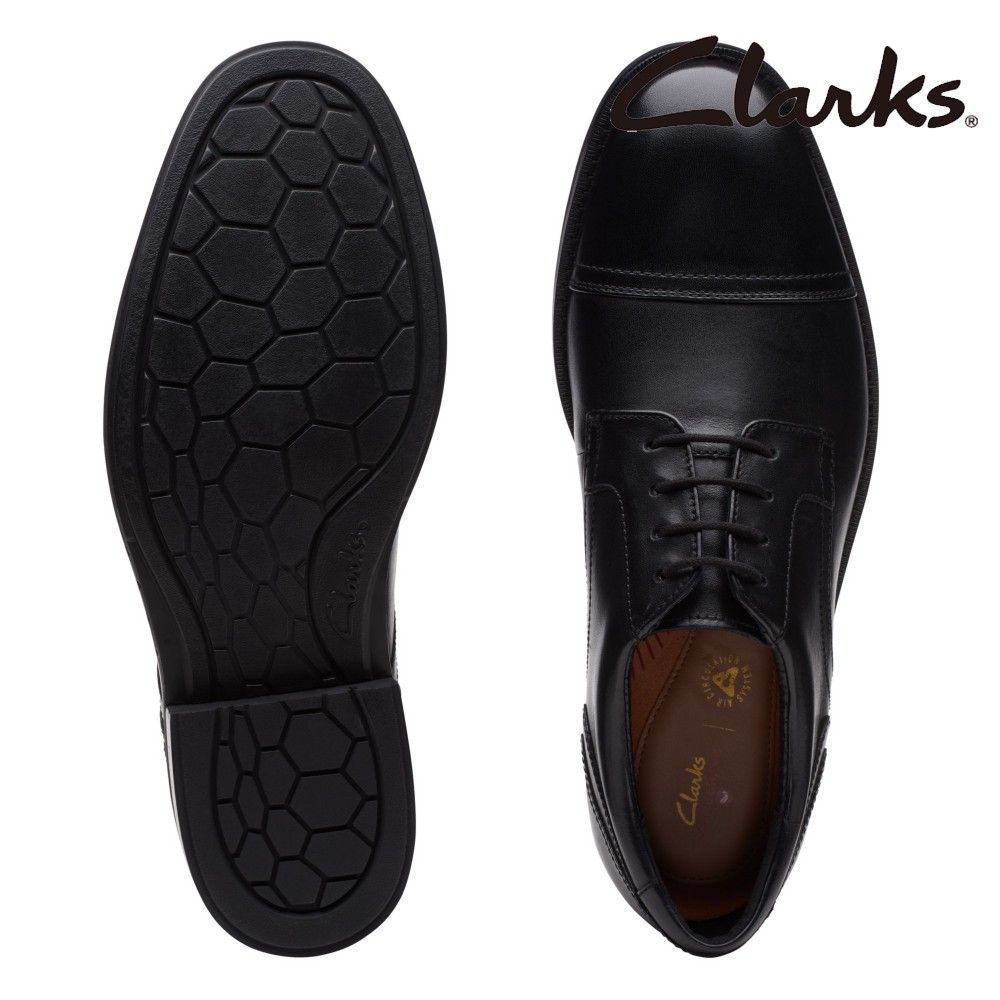 Clarks 男款Un Hugh Cap橫飾寬楦輕量正裝鞋 CLM72836D