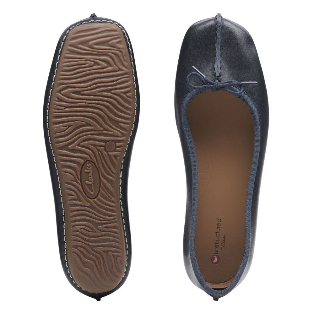 Clarks 女款Freckle Ice 全皮面對縫線設計蝴蝶結平底鞋 CLF52932C