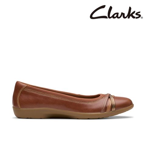 Clarks 女款Meadow Ave 低調別緻線形交錯設計娃娃鞋 CLF79648C