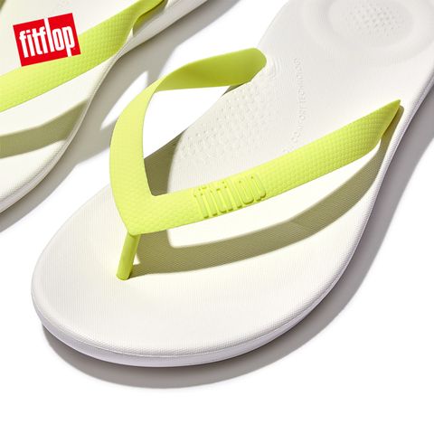 FitFlop IQUSHION ERGONOMIC FLIP-FLOPS輕量人體工學夾腳涼鞋-男(都會白/螢光黃)