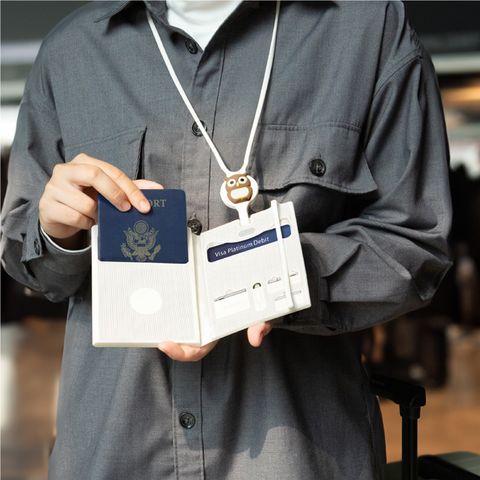 Bone 蹦克 / 頸掛角色護照套 (出國旅遊配件 旅遊用品 護照包 證件包 護照夾 收納包)
