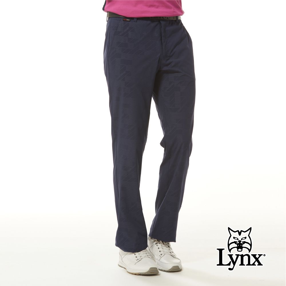 Lynx Golf 男款防潑水四面彈性山貓精美壓光印後腰LOGO針織帶剪接平口休閒長褲(二色)