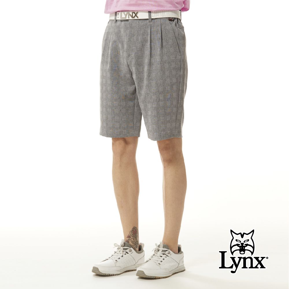 Lynx Golf 男款日本進口布料彈性涼感機能經典格紋左右兩側鬆緊帶設計雙折休閒短褲(二色)