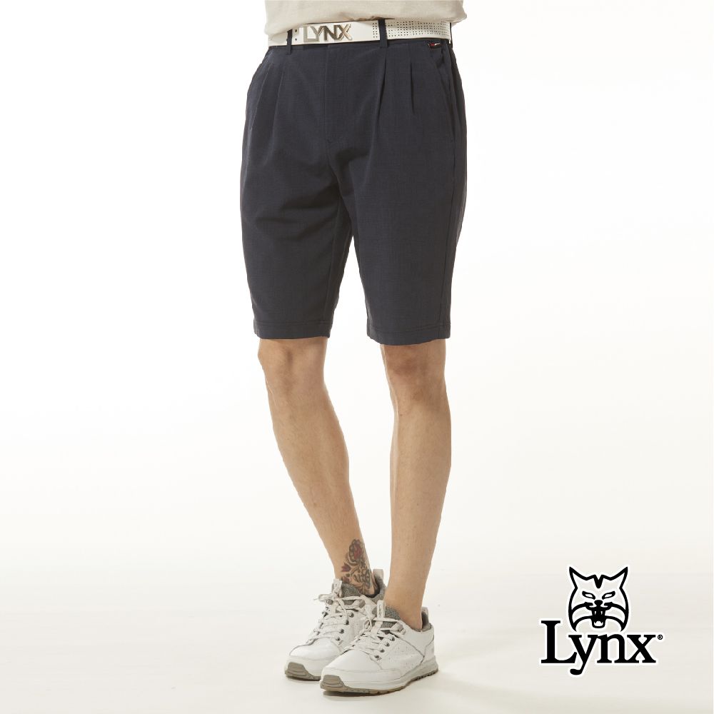 Lynx Golf 男款日本進口布料彈性涼感機能經典格紋左右兩側鬆緊帶設計雙折休閒短褲(二色)