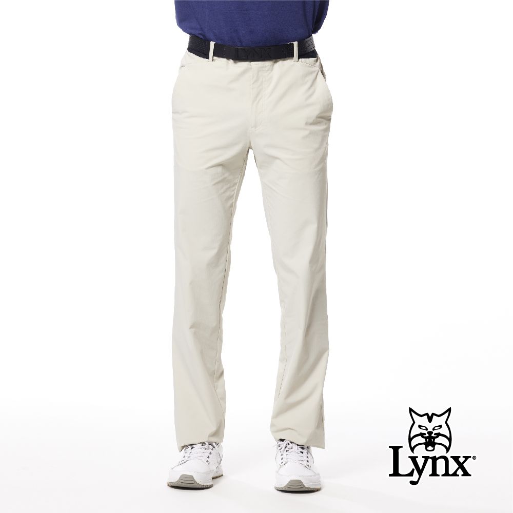 Lynx Golf 男款彈性舒適素面外觀不對稱後袋Lynx織帶造型平口休閒長褲(二色)