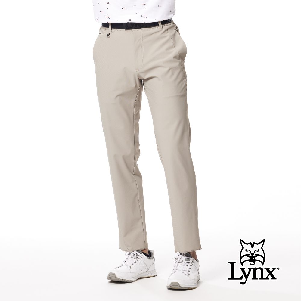 Lynx Golf 男款日本進口面料環保素材抗UV涼感機能特殊剪裁造型口袋立體凸印設計平口休閒長褲(二色)