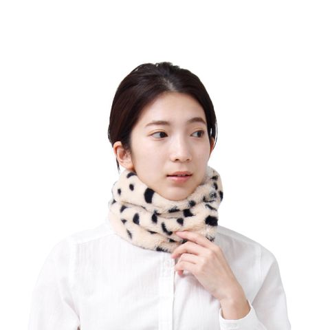 日本AUBE 壓扣式時髦動物紋絨毛圍脖(米膚)