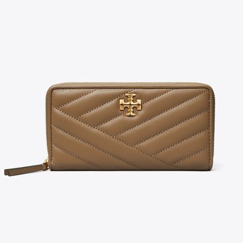 TORY BURCH 專櫃經典款KIRA 雙T金屬LOGO壓紋拉鍊式長夾/手拿包(沙褐色)