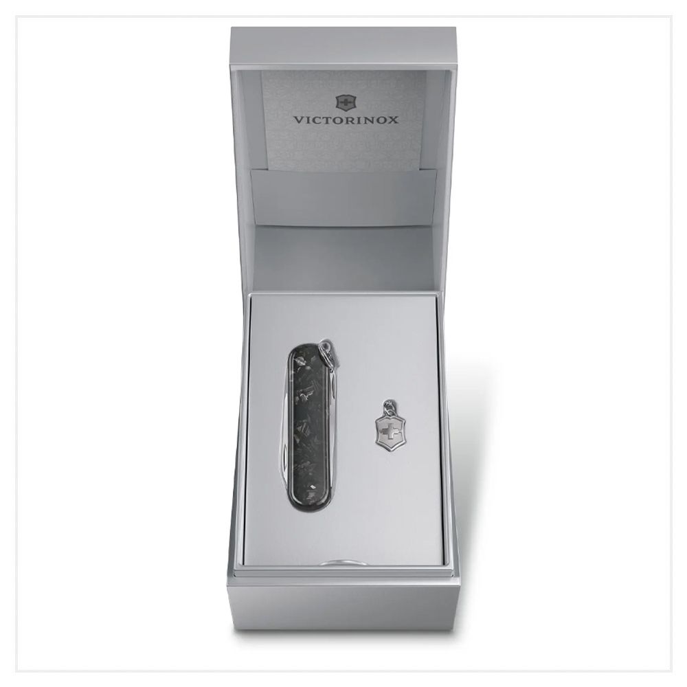 VICTORINOX 維氏 瑞士刀 Classic Brilliant 5用 58mm 碳纖維 0.6221.90