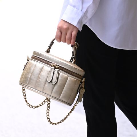COACH C6347 Trail 絎縫拉鍊兩用化妝箱包.金