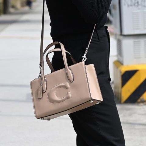 COACH CR097 NINA 經典C LOGO手提斜背兩用包.駝色