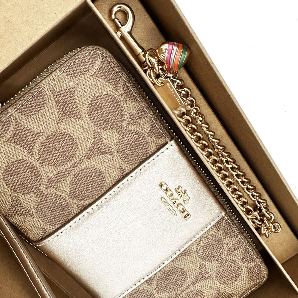 COACH 蔻馳 C LOGO雙手掛吊飾長夾禮盒(金)