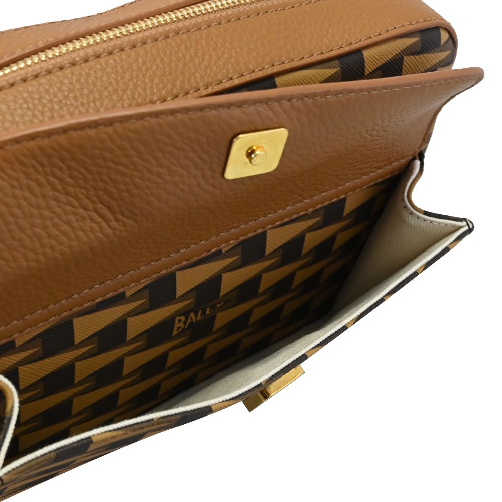 BALLY PENNANT DANIEL 品牌新款印花前口袋斜背相機包.橘棕色