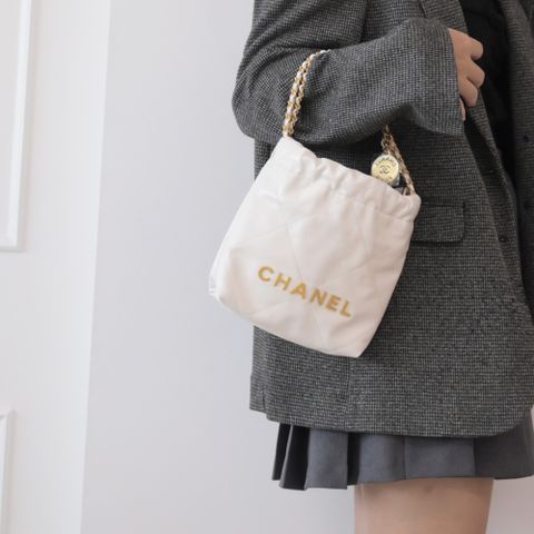 CHANEL 香奈兒 22 MINI HANDBAG 菱格小牛皮手提肩背兩用包.白