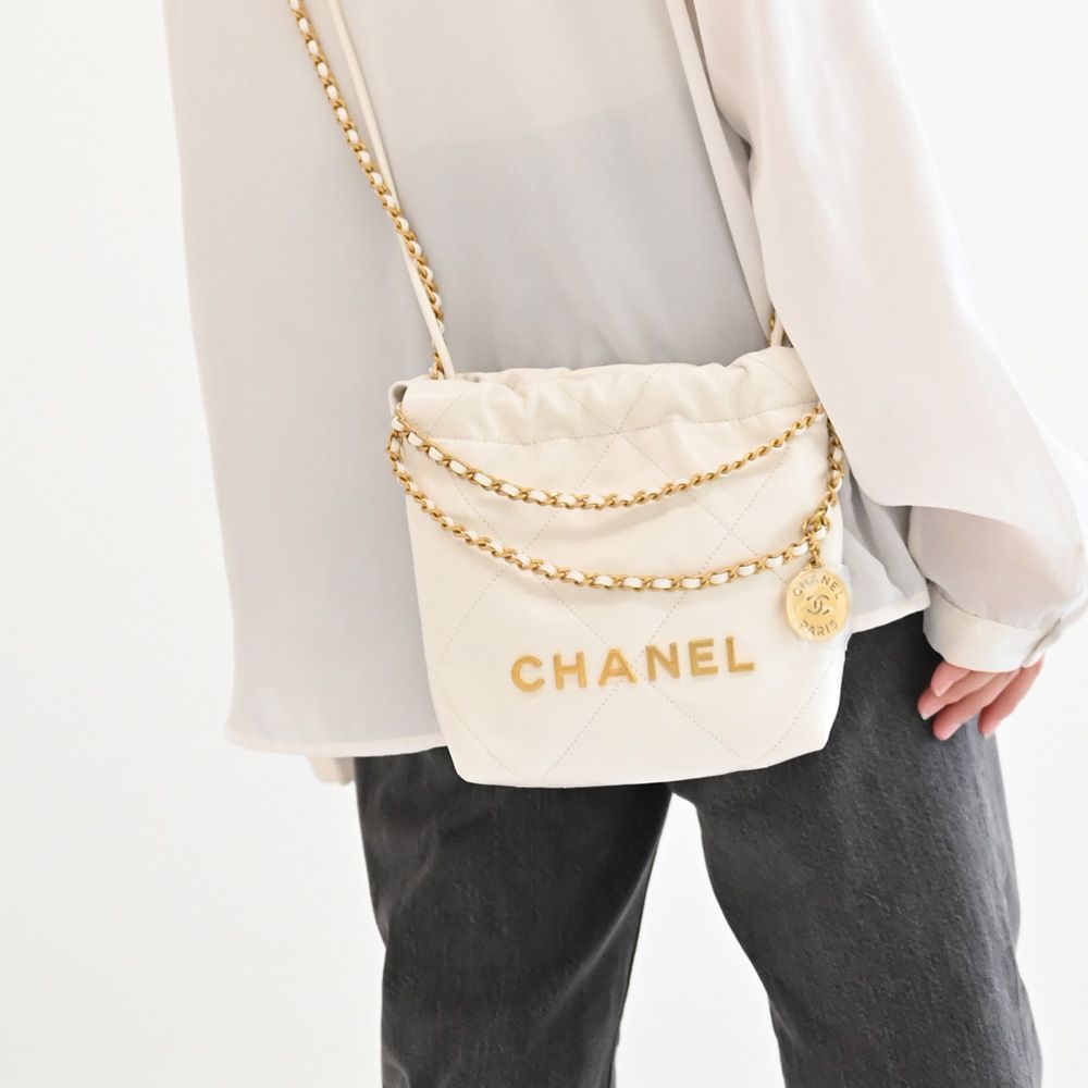 CHANEL 香奈兒 22 MINI HANDBAG 菱格小牛皮手提肩背兩用包.白
