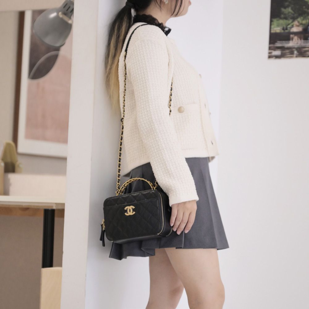 CHANEL 香奈兒 英字LOGO提把小牛皮雙層兩用鍊包.黑/金