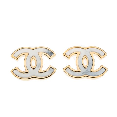CHANEL 新款大理石琺瑯設計雙C 大LOGO穿式耳環 (金色)
